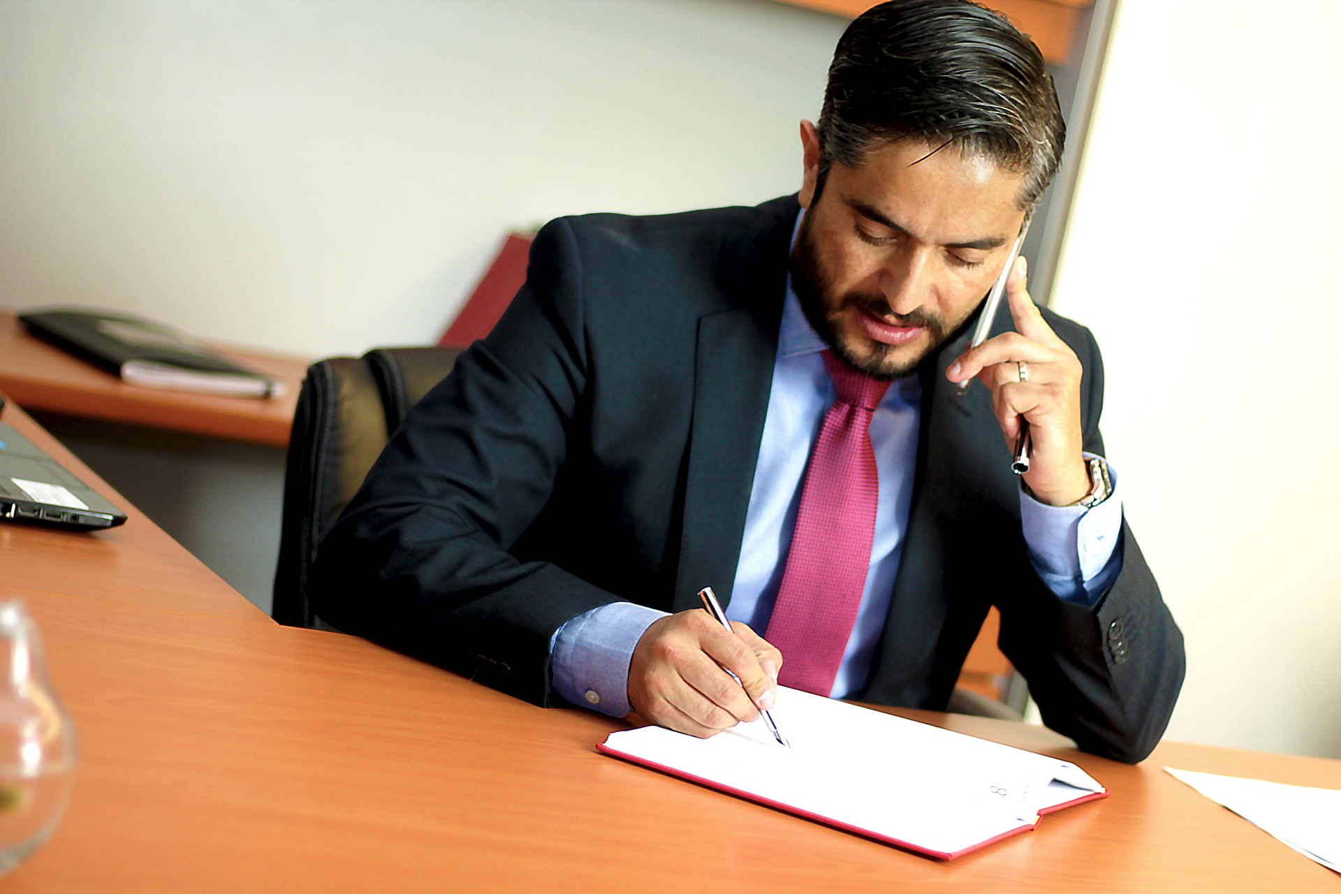 3 astuces essentielles pour choisir un bon avocat