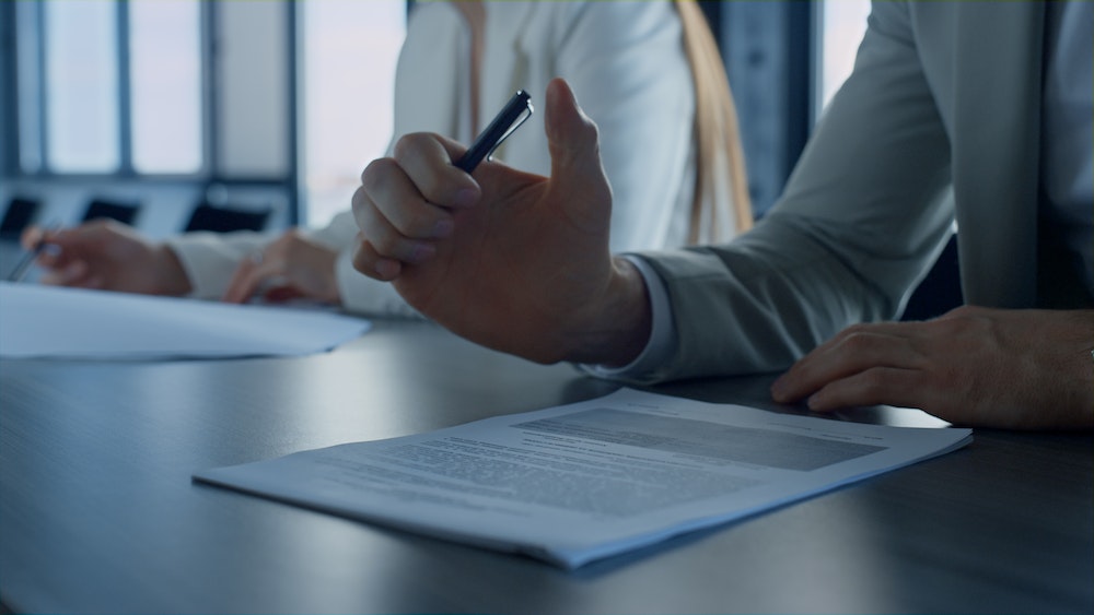 Mettre fin à un contrat de remplacement : les règles et procédures à connaître